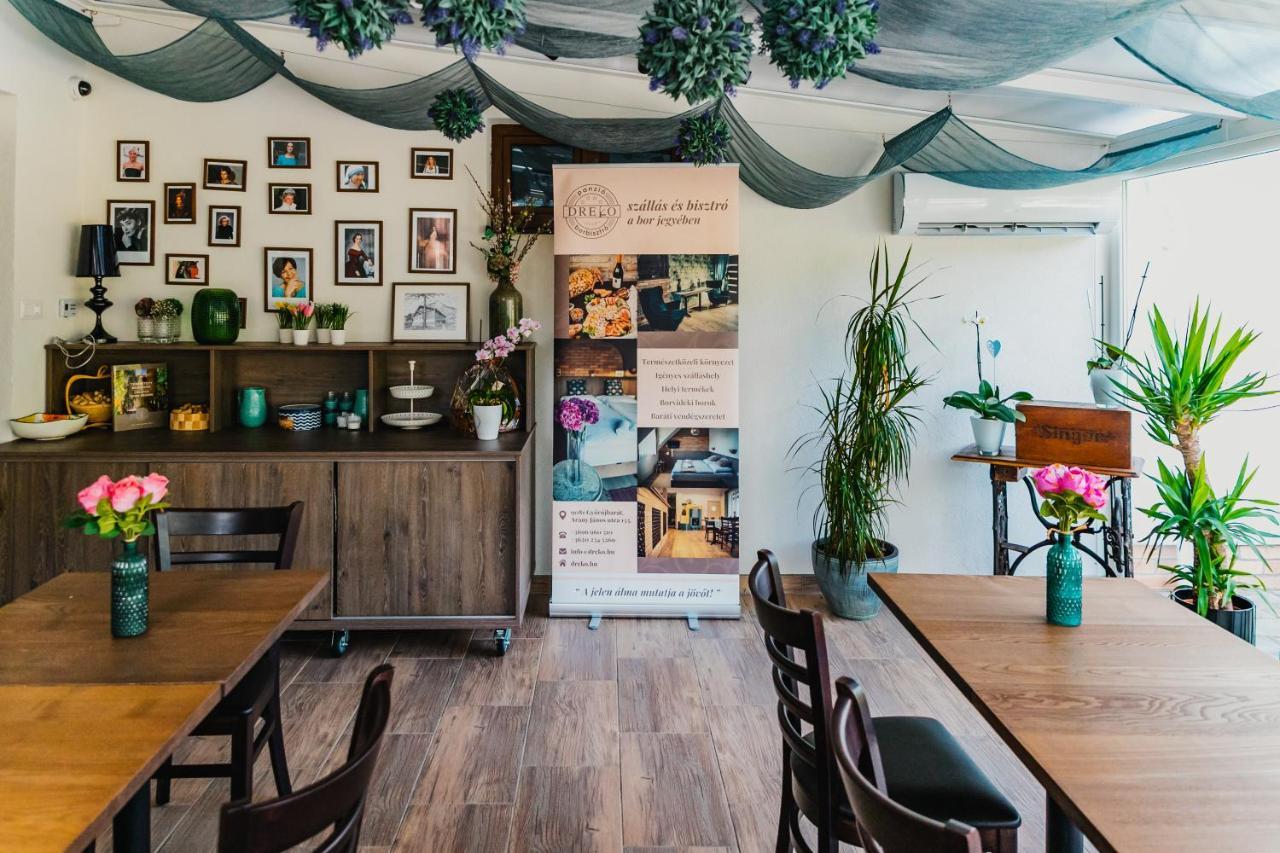 Dreko Panzió&Borbisztró Acomodação com café da manhã Győrújbarát Exterior foto