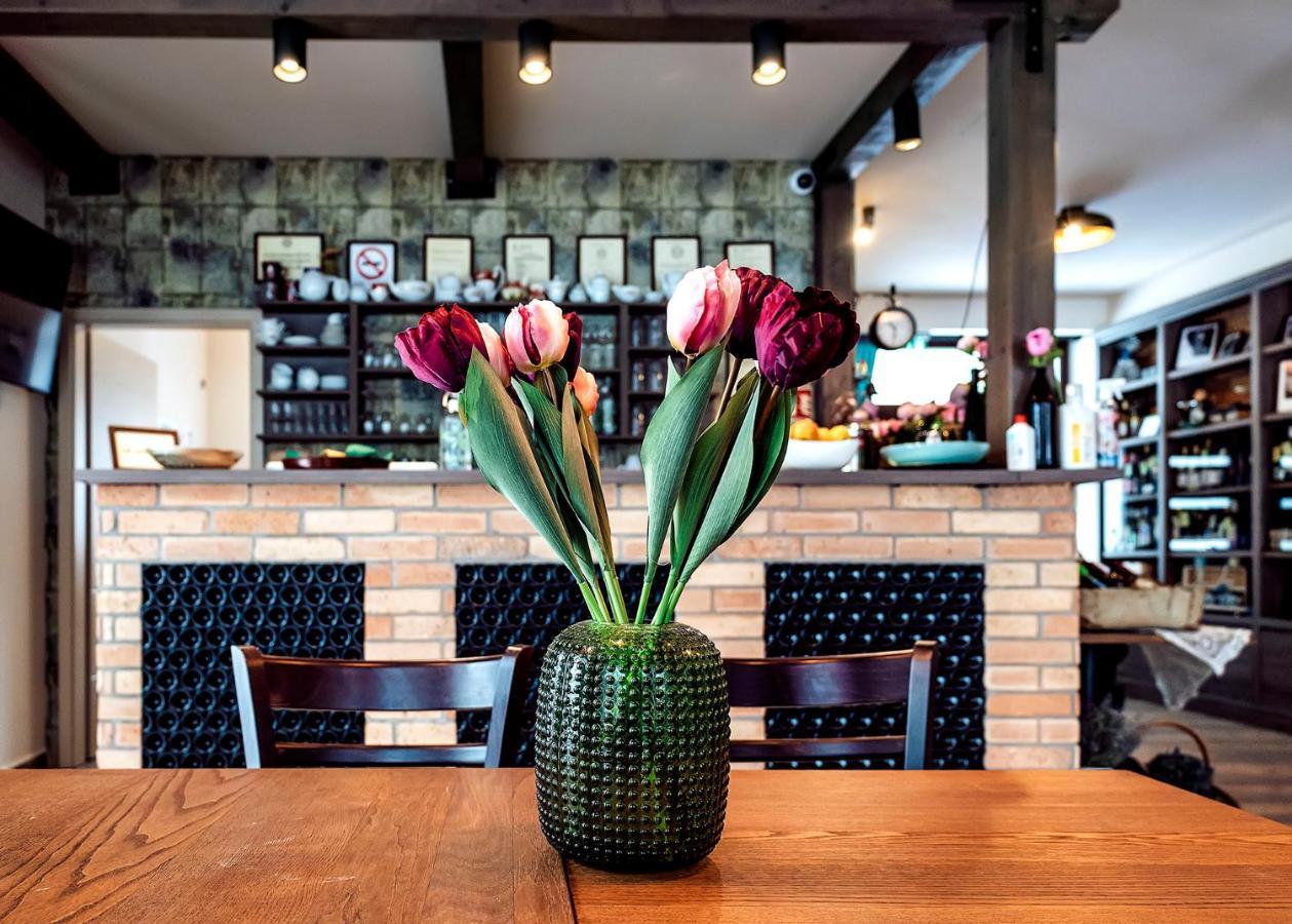 Dreko Panzió&Borbisztró Acomodação com café da manhã Győrújbarát Exterior foto