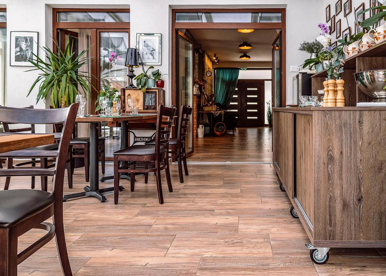 Dreko Panzió&Borbisztró Acomodação com café da manhã Győrújbarát Exterior foto