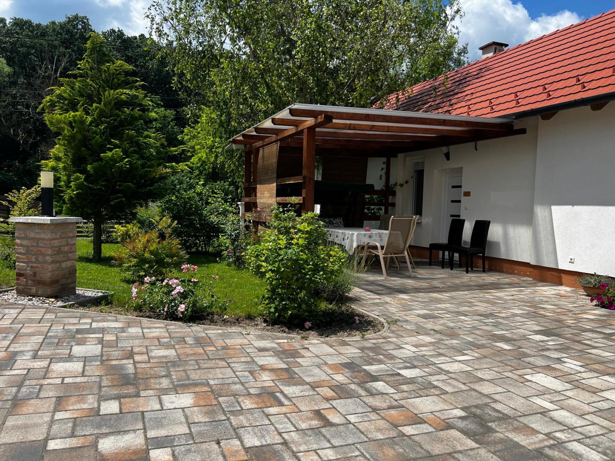 Dreko Panzió&Borbisztró Acomodação com café da manhã Győrújbarát Exterior foto