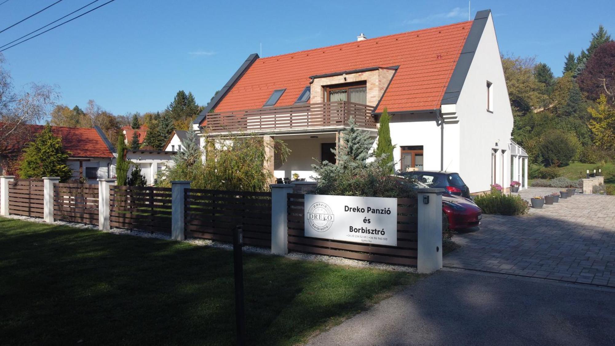 Dreko Panzió&Borbisztró Acomodação com café da manhã Győrújbarát Exterior foto