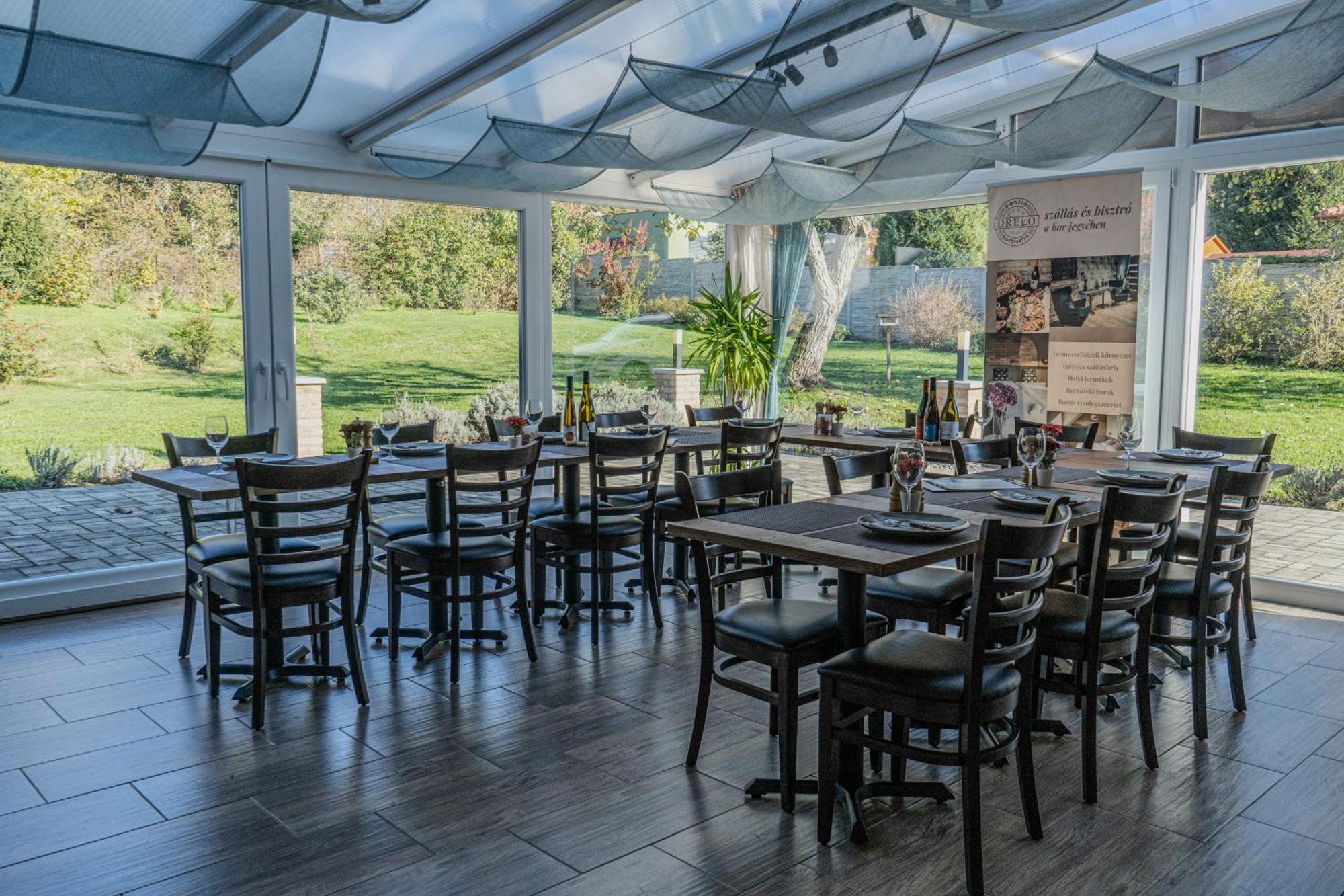 Dreko Panzió&Borbisztró Acomodação com café da manhã Győrújbarát Exterior foto