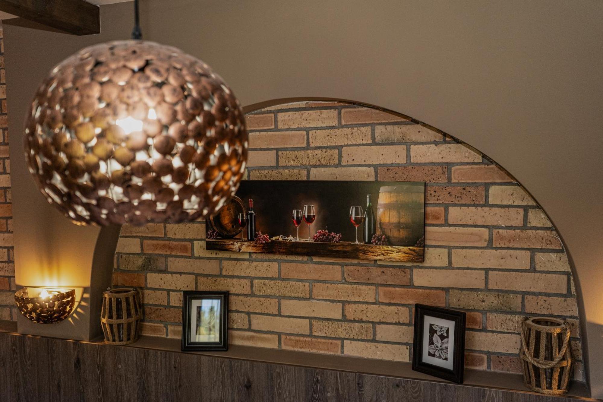 Dreko Panzió&Borbisztró Acomodação com café da manhã Győrújbarát Exterior foto